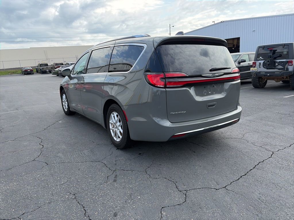 Used 2021 Chrysler Pacifica Touring-L image 5