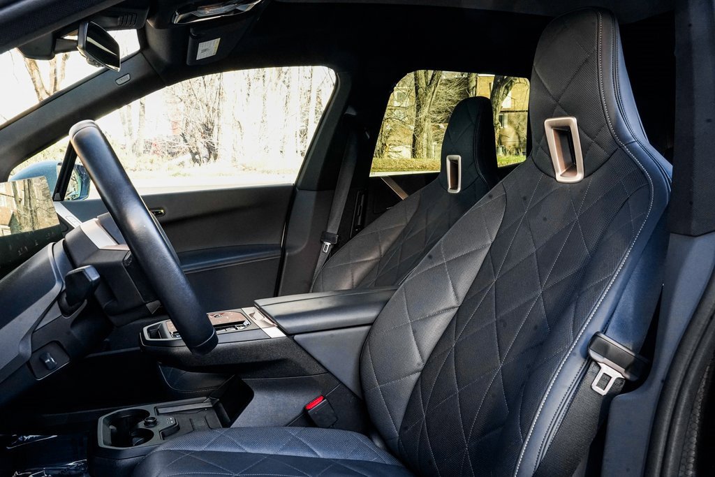 Used 2023 BMW iX xDrive50 w/ Ultimate Package 2 image 16