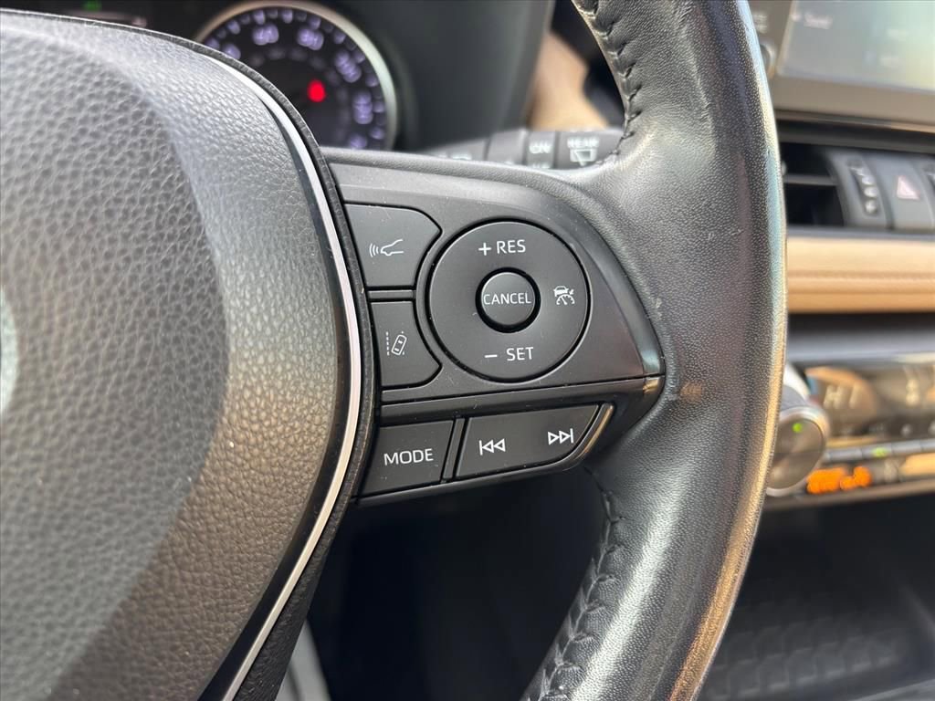 Used 2019 Toyota RAV4 XLE Premium image 17