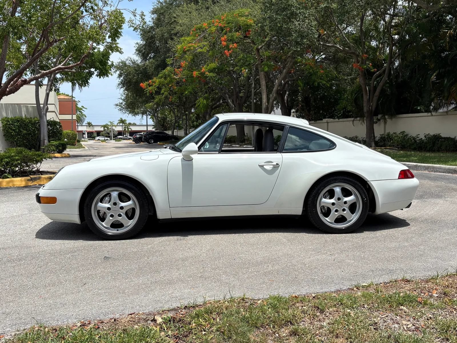 Used 1995 Porsche 911 Carrera image 8
