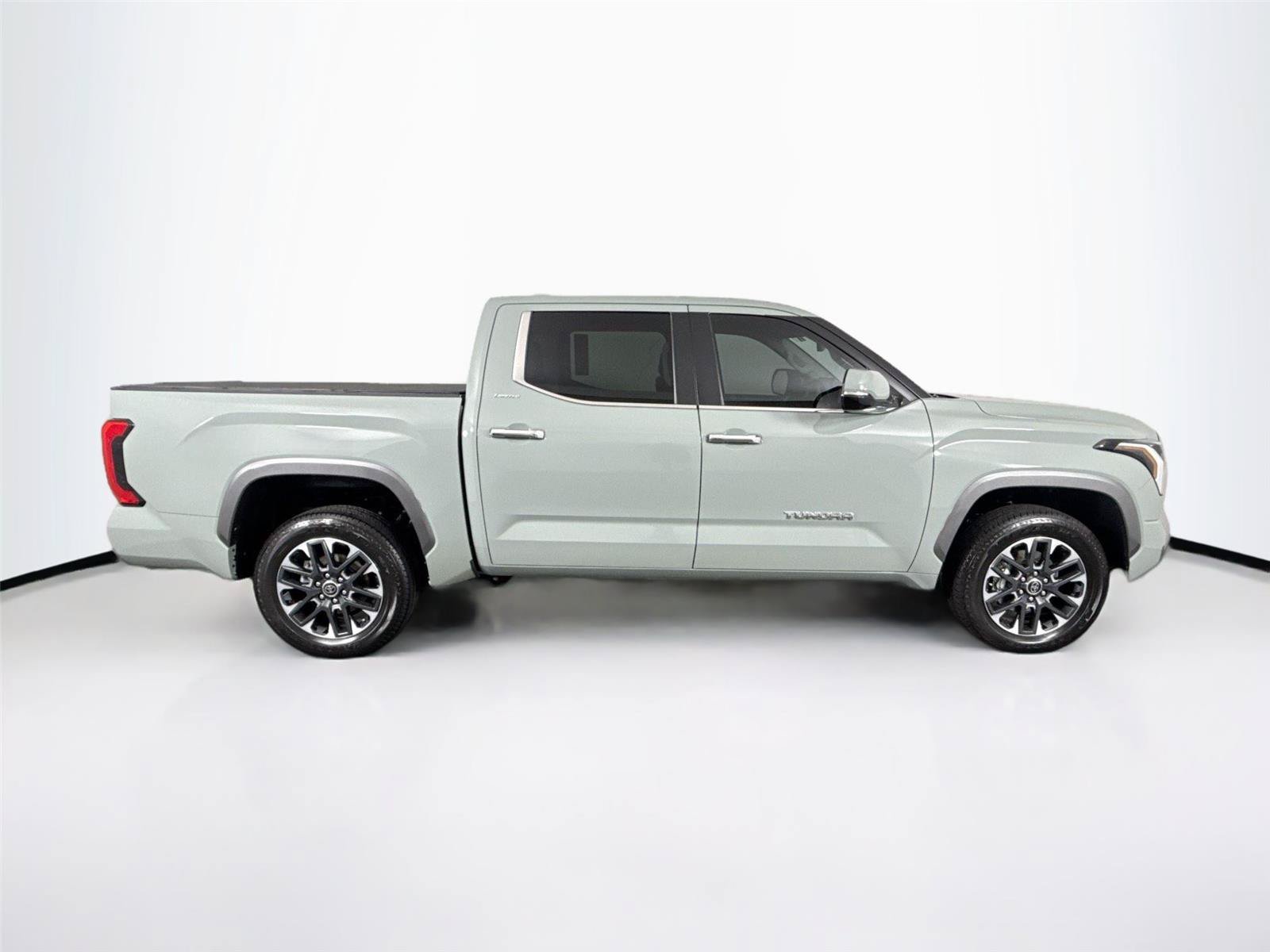 Used 2024 Toyota Tundra Limited AWD/4WD image 11