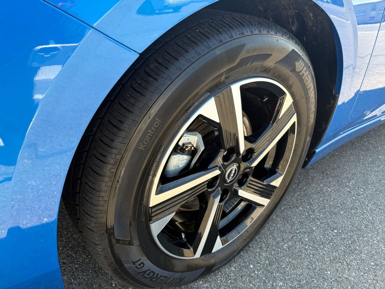 Used 2025 Nissan Sentra SV FWD image 28