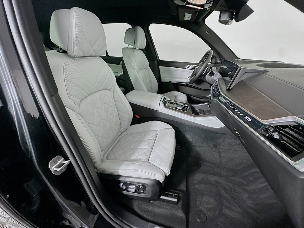 Certified 2024 BMW X5 xDrive40i w/ M Sport Package image 29
