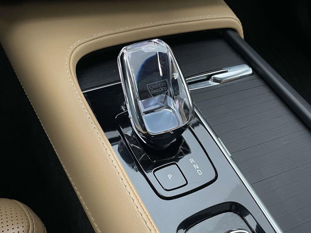Used 2024 Volvo XC90 T8 Ultimate w/ Protection Package Premier image 19