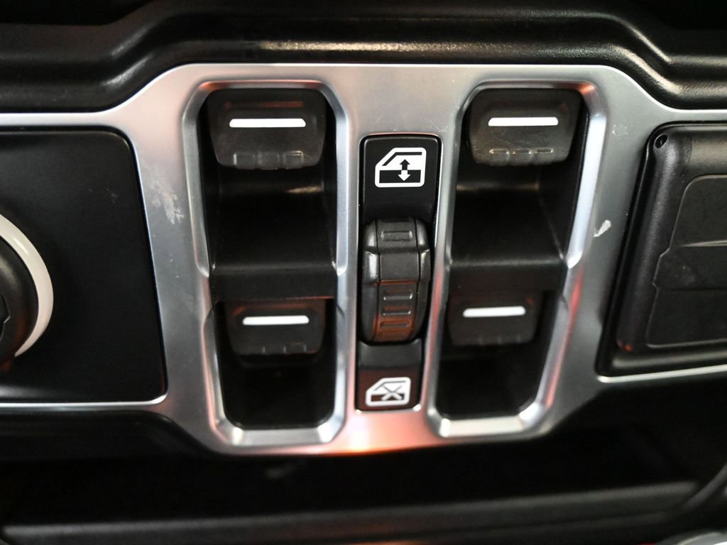 Used 2021 Jeep Wrangler Unlimited Sahara image 24