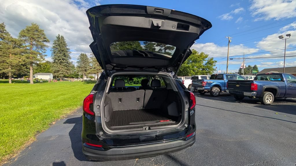 Used 2023 GMC Terrain SLT w/ Infotainment Package II AWD/4WD image 21