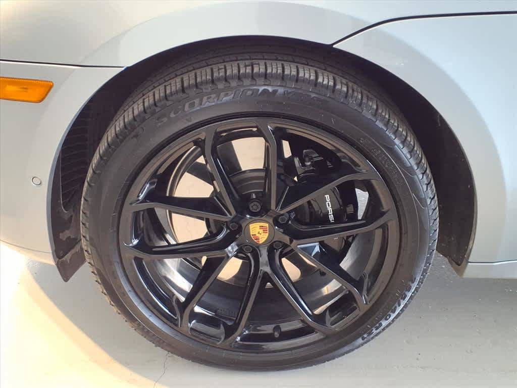 Used 2025 Porsche Macan GTS image 8