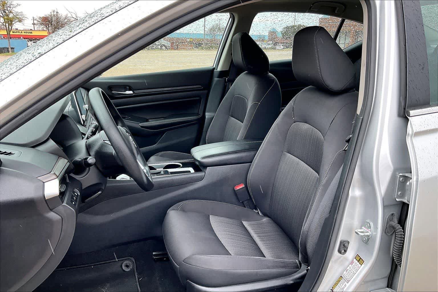 Used 2024 Nissan Altima 2.5 SV FWD image 11