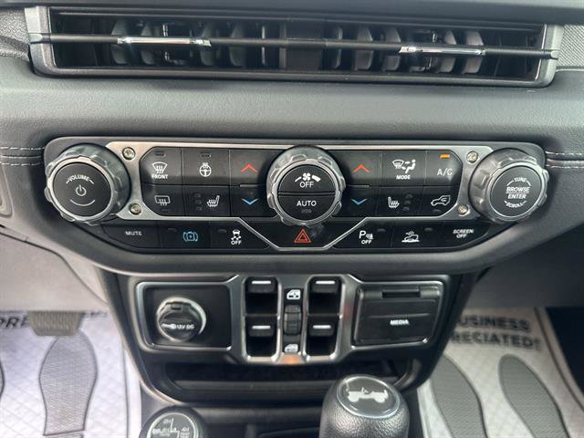 Used 2025 Jeep Wrangler Sahara w/ Safety Group image 39