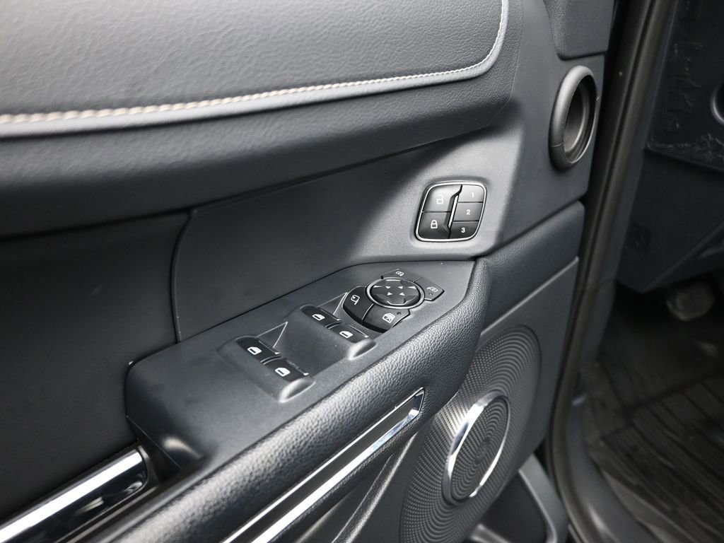 Used 2023 Ford Expedition XLT image 11