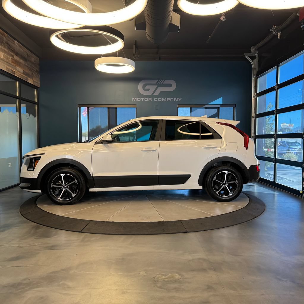 Used 2025 Kia Niro LX FWD image 6