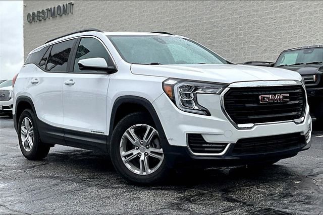Used 2023 GMC Terrain SLE w/ Driver Convenience Package FWD image 2
