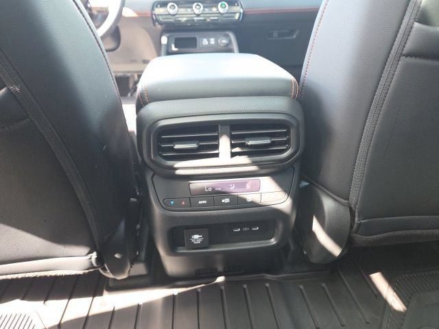 Used 2025 Honda Pilot TrailSport image 22