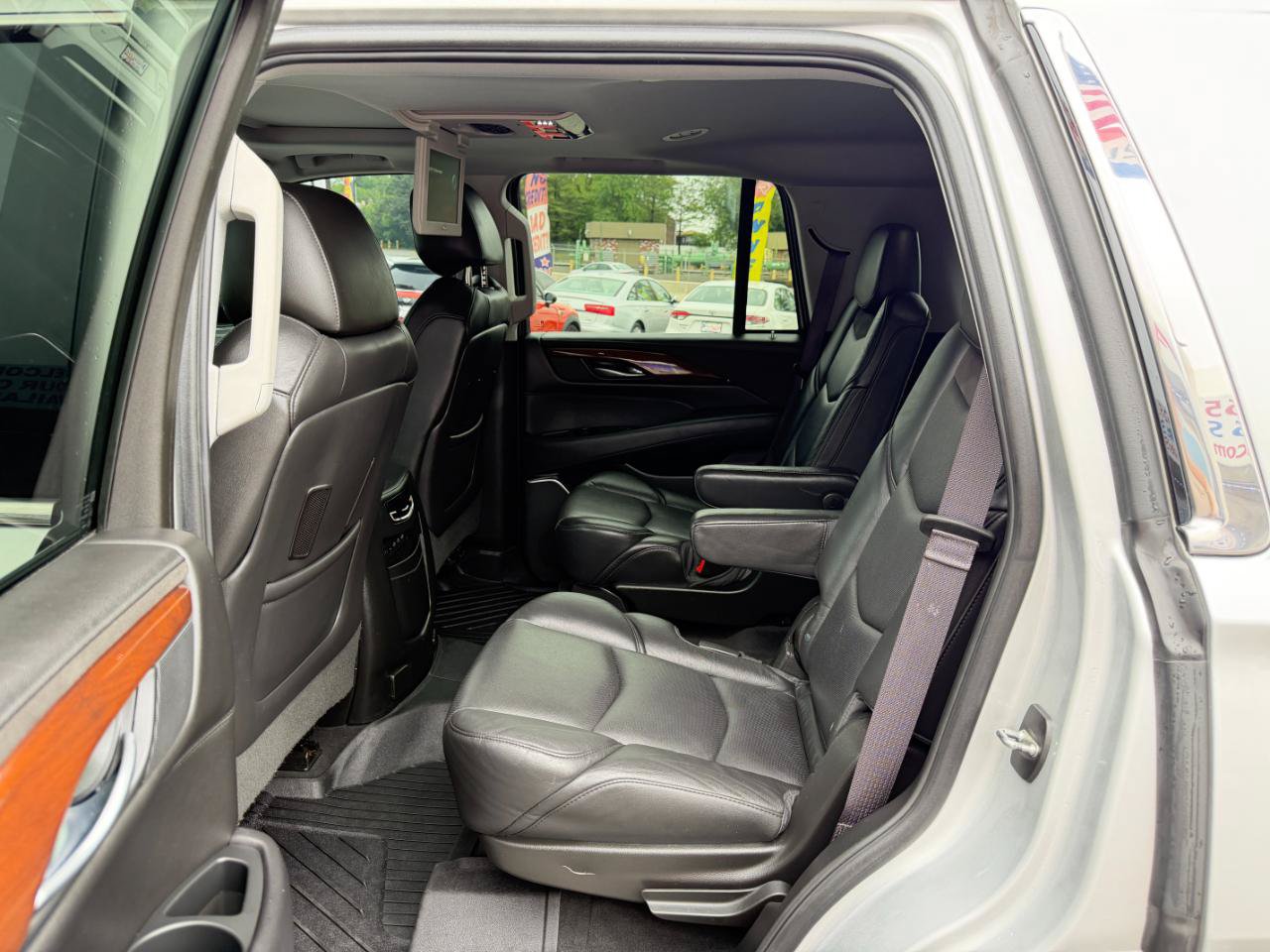 Used 2017 Cadillac Escalade Luxury AWD/4WD image 35