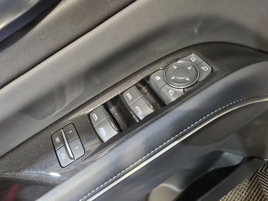 Used 2023 Cadillac Escalade Premium Luxury AWD/4WD image 15