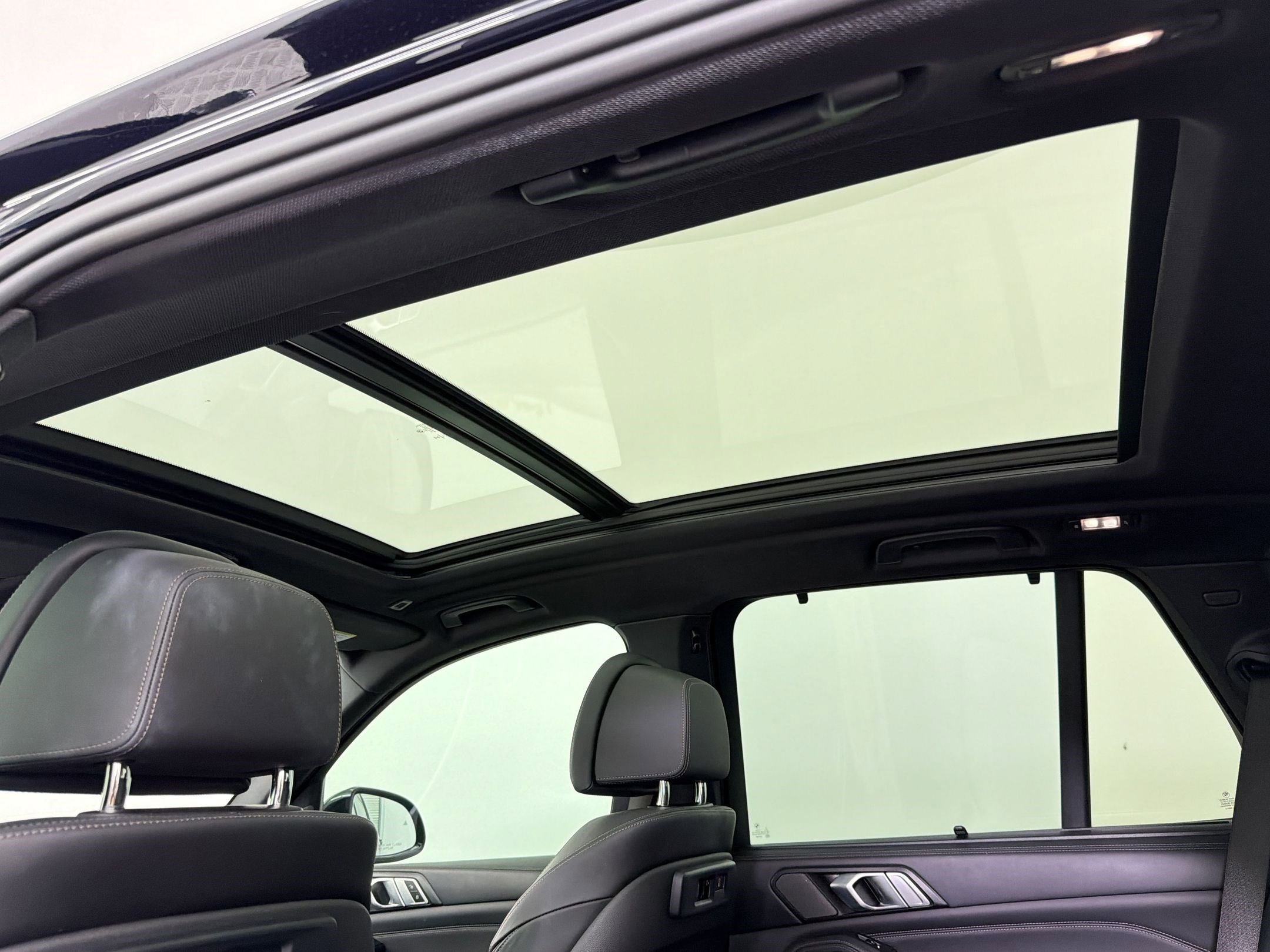 Used 2022 BMW X5 M50i w/ Dynamic Handling Package image 16