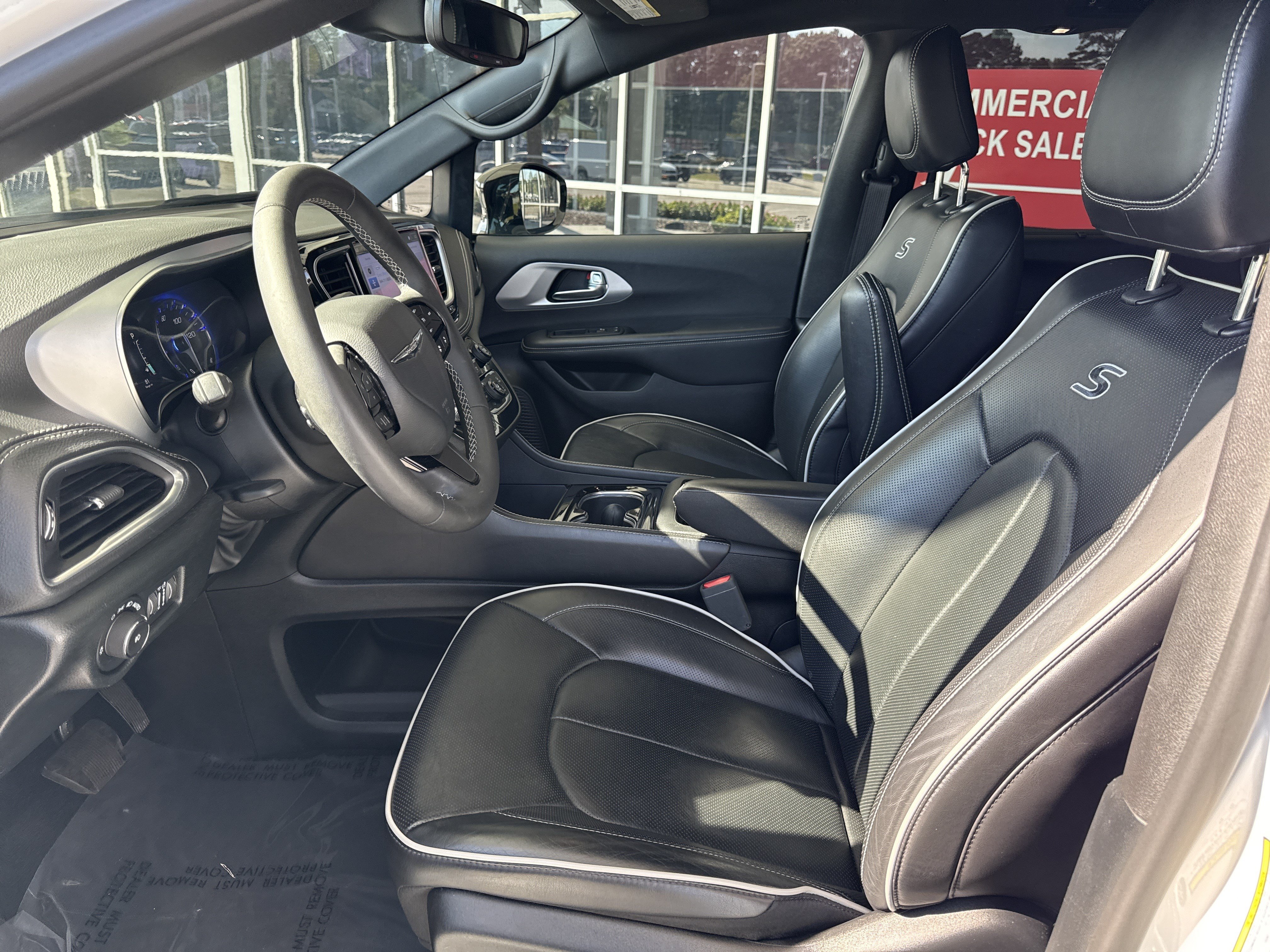 Used 2025 Chrysler Pacifica Limited FWD image 16