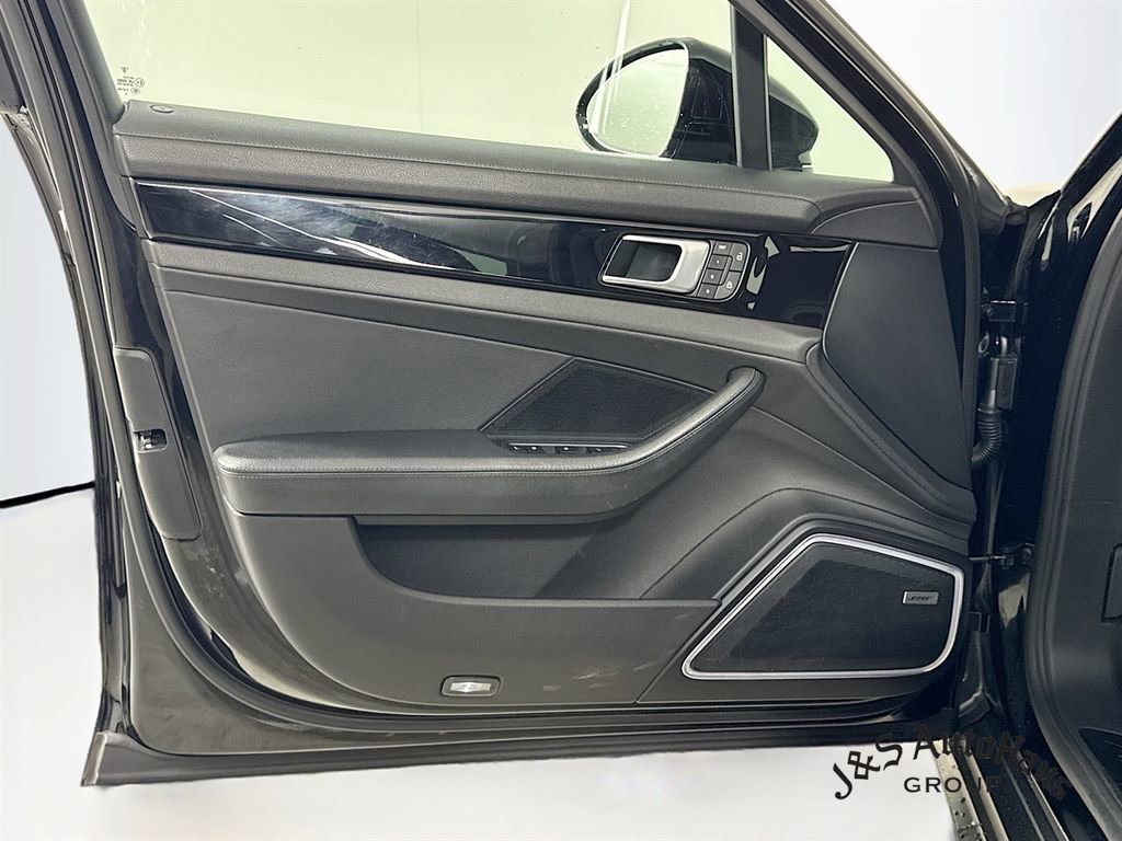 Used 2022 Porsche Panamera Platinum Edition image 22