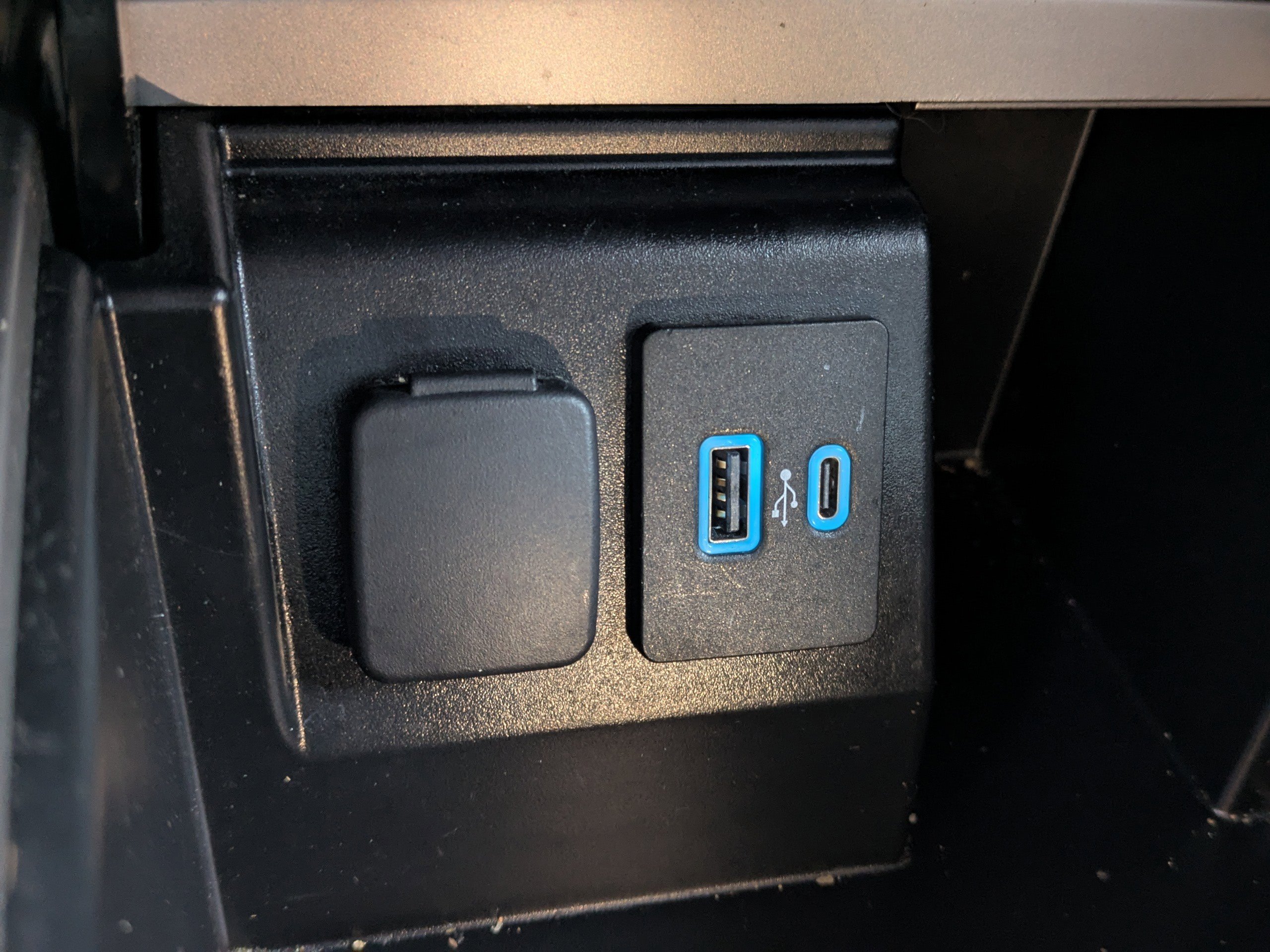 Used 2022 Ford Explorer XLT w/ Equipment Group 202A image 24