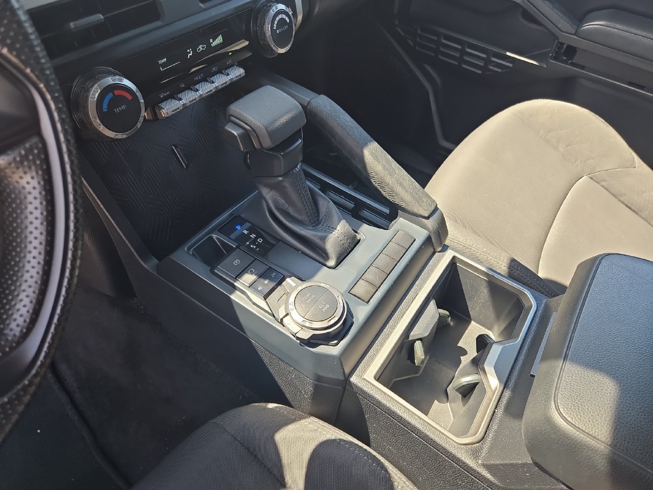 Used 2024 Toyota Tacoma SR5 AWD/4WD image 20