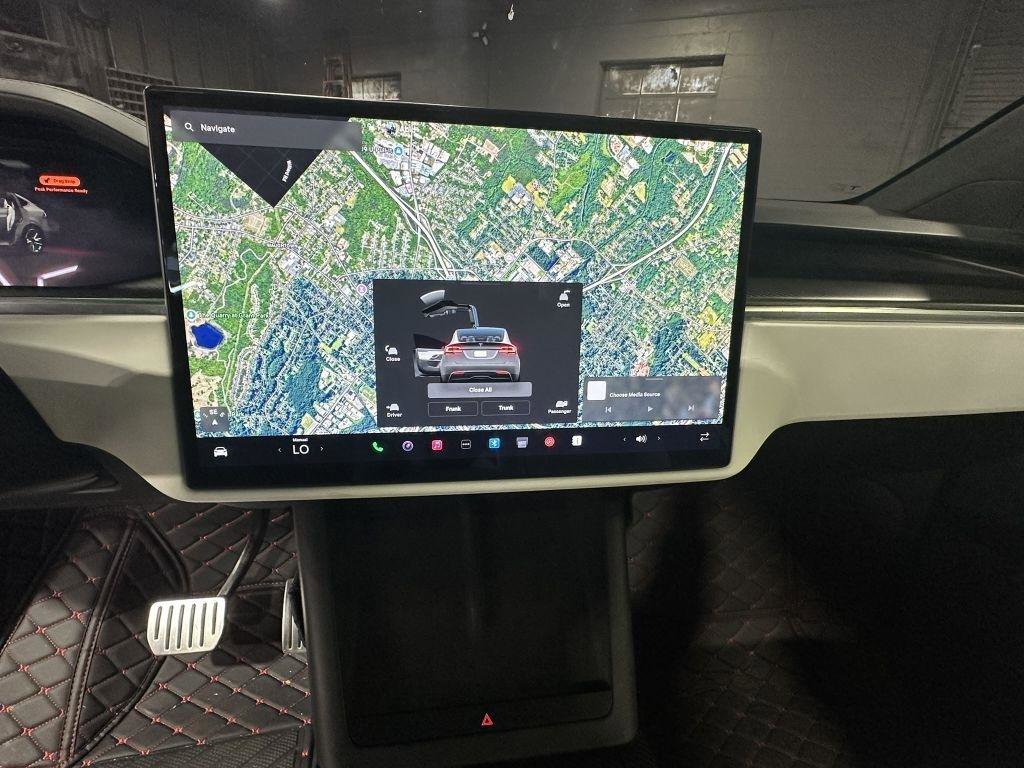 Used 2023 Tesla Model X Plaid image 16