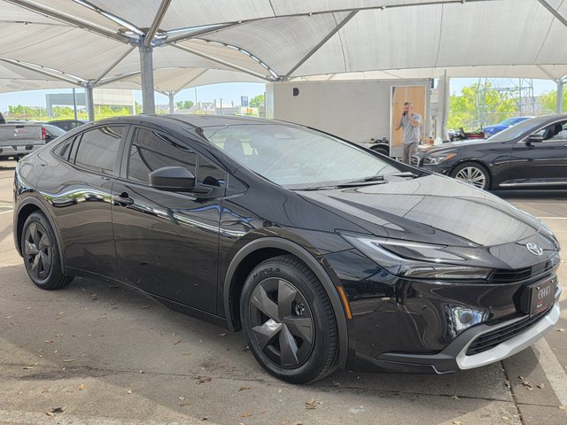 Used 2023 Toyota Prius Prime SE image 3
