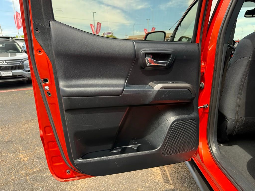 Used 2017 Toyota Tacoma TRD Sport w/ Tow Package (A/T) image 28