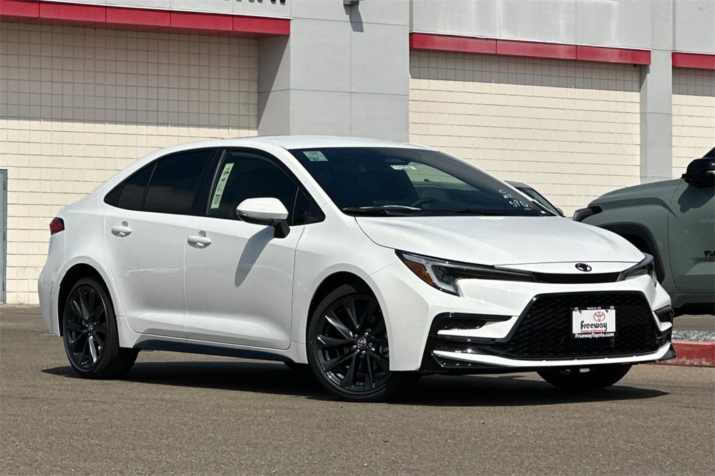 New 2026 Toyota Corolla SE image 2