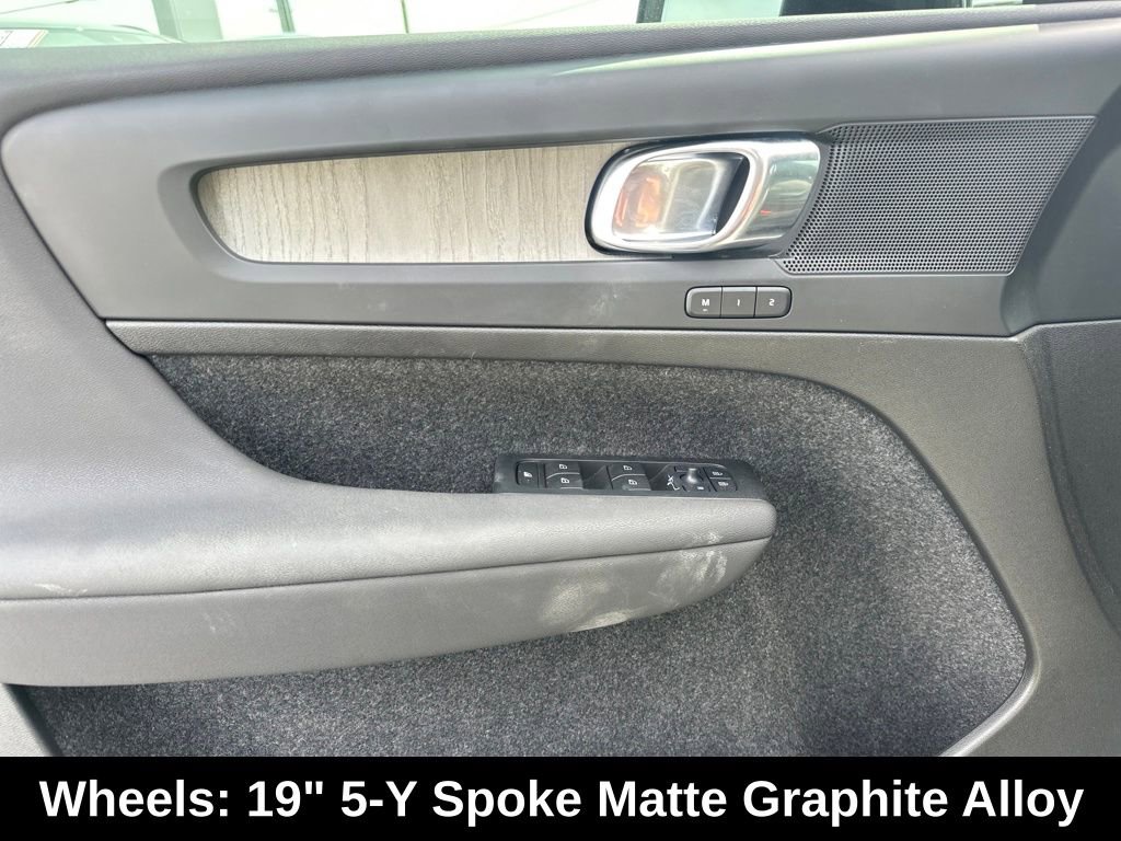 Used 2023 Volvo XC40 B5 Plus w/ Protection Package Premier image 26