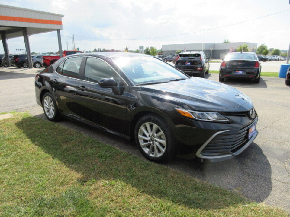 Used 2024 Toyota Camry LE image 8