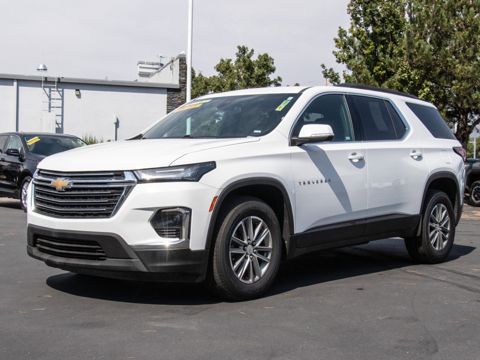 Used 2023 Chevrolet Traverse LT image 3