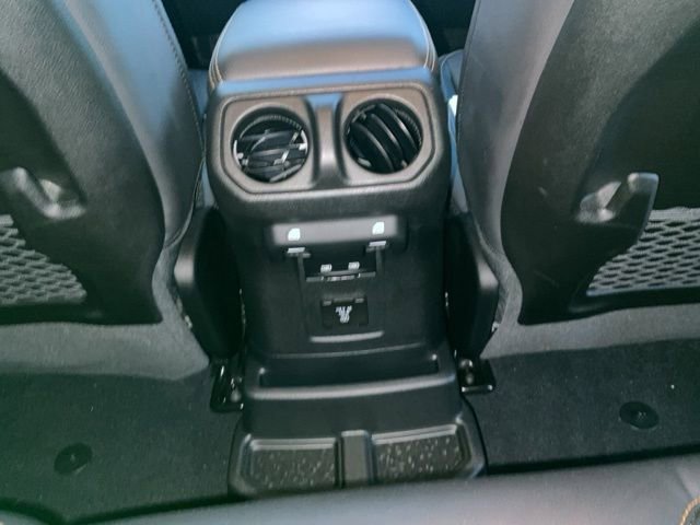 Used 2024 Jeep Wrangler Unlimited Sahara image 13