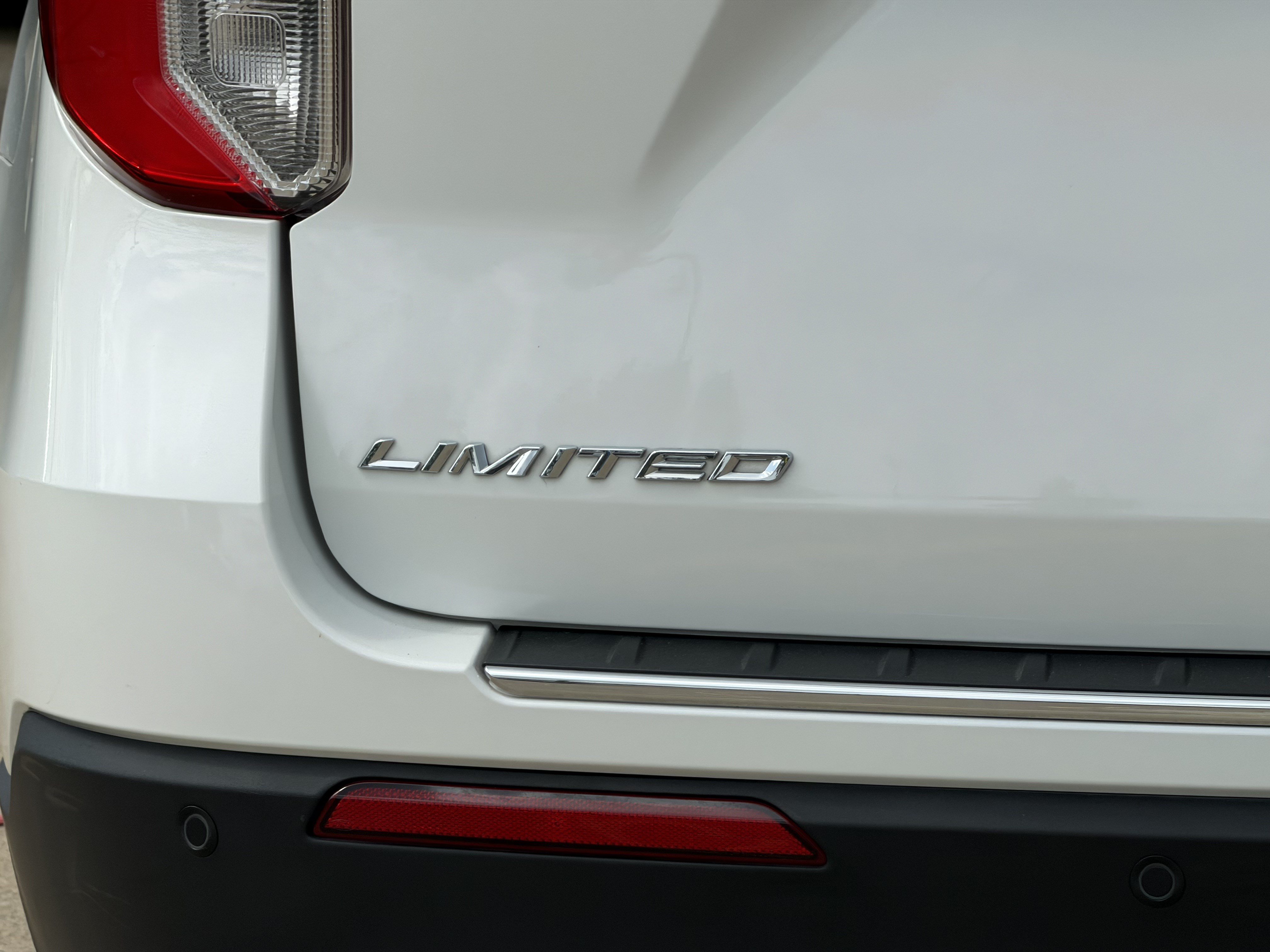 Certified 2024 Ford Explorer Limited w/ Limited Technology Package RWD image 7