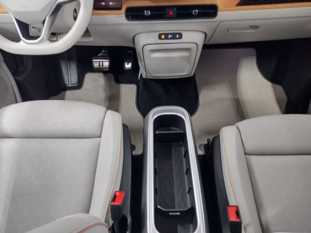 New 2025 Volkswagen ID. Buzz 1st Edition image 40