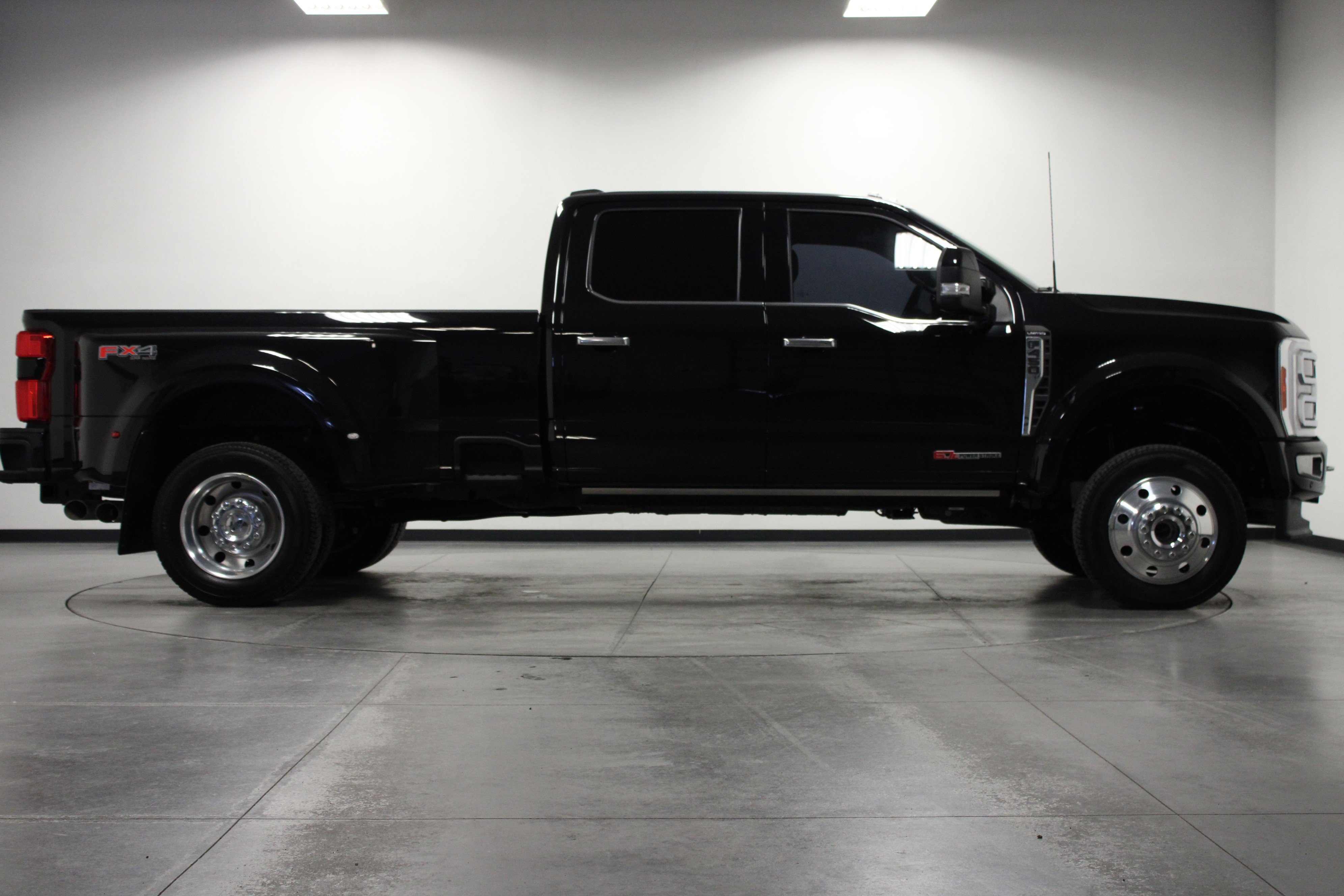 Used 2023 Ford F450 Limited w/ FX4 Off-Road Package image 3