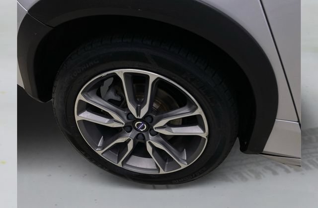 Used 2018 Volvo V60 T5 Cross Country AWD/4WD image 18