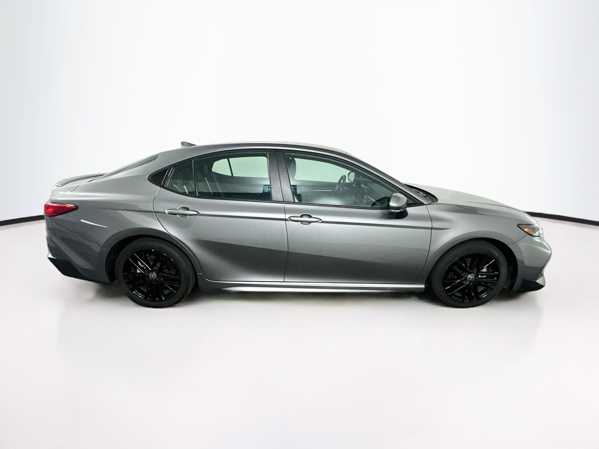 Used 2025 Toyota Camry SE FWD image 10