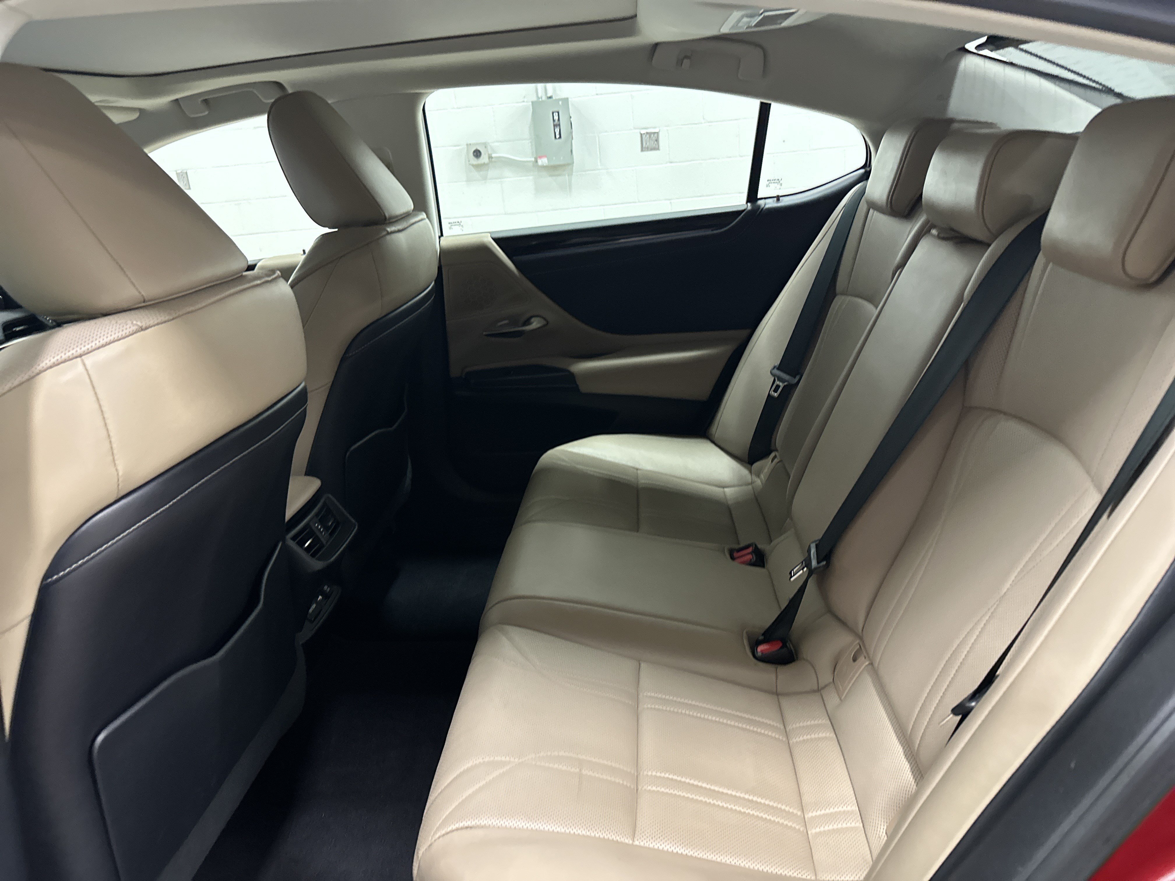 Used 2020 Lexus ES 350 Luxury w/ Accessory Package FWD image 31