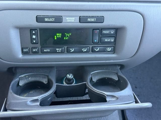 Used 2002 Lincoln Town Car Executive RWD image 26