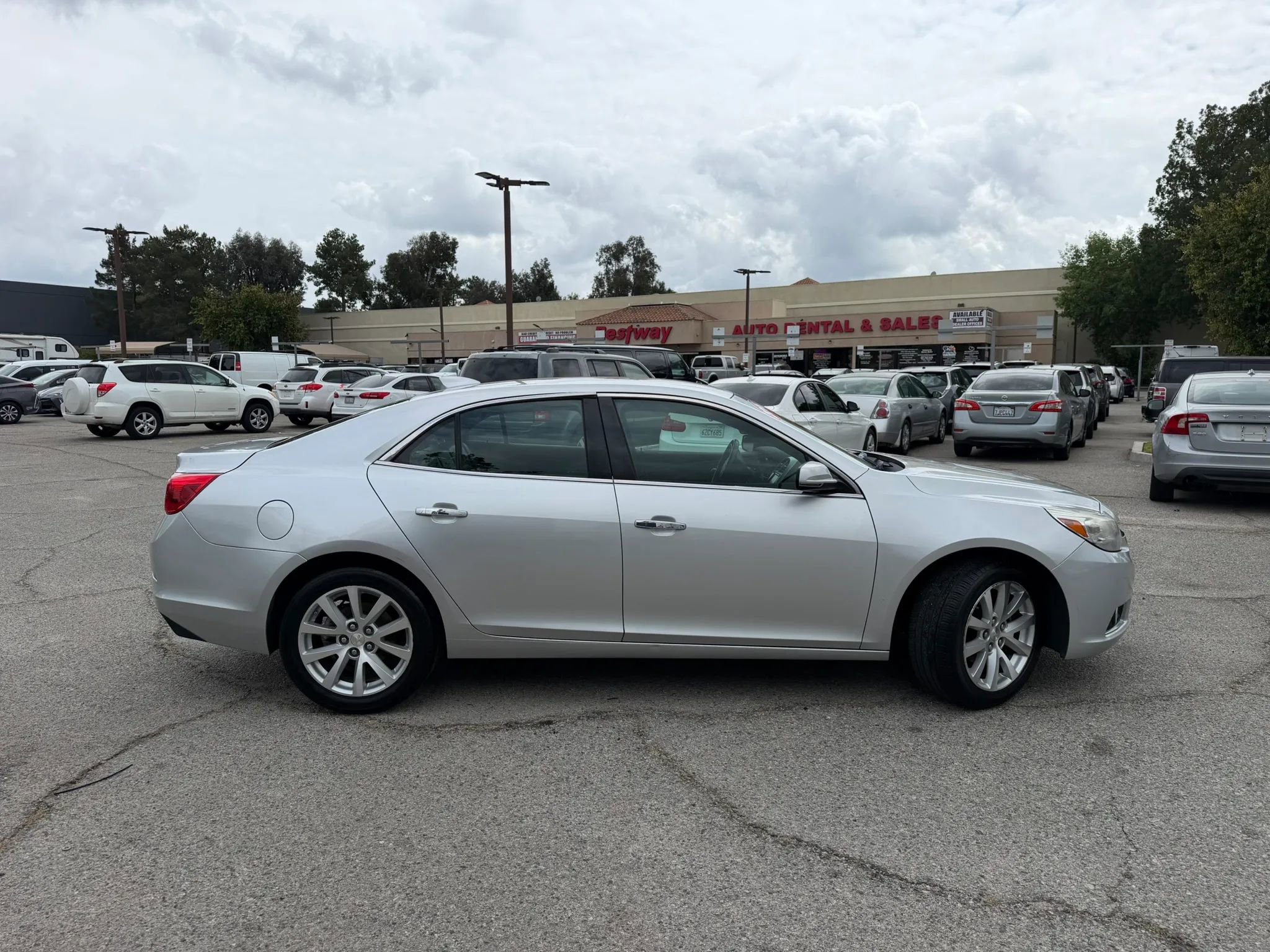 Used 2016 Chevrolet Malibu LTZ FWD image 2