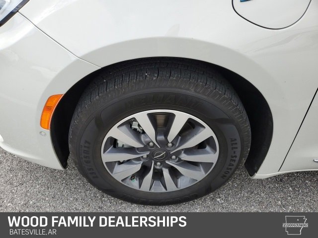 Used 2021 Chrysler Pacifica Limited w/ Uconnect Theater Family Group image 11