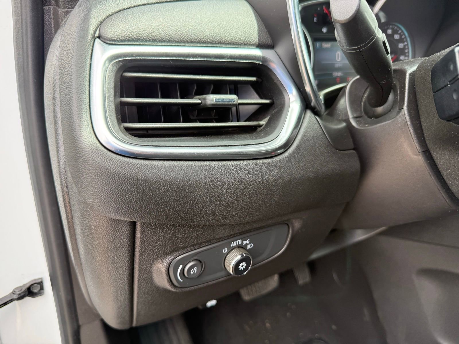 Used 2024 Chevrolet Equinox LT AWD/4WD image 12