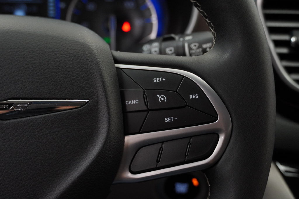 Used 2024 Chrysler Voyager LX FWD image 31