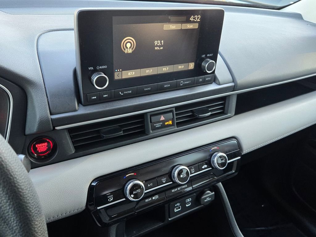 Used 2023 Honda Pilot LX image 17