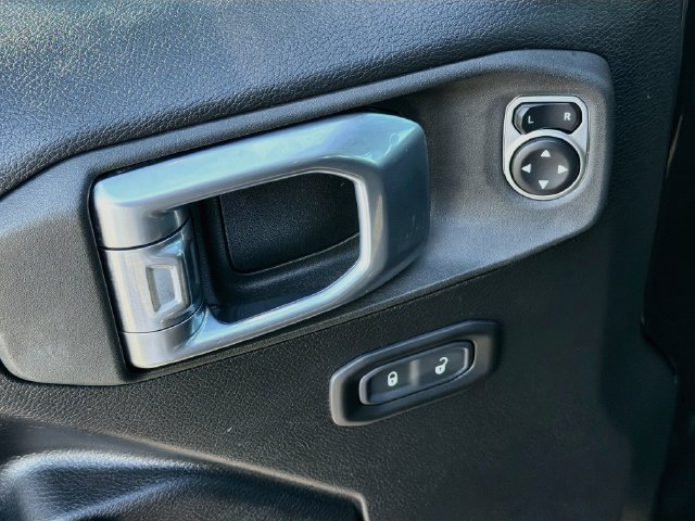 Used 2021 Jeep Gladiator Mojave w/ LED Lighting Group AWD/4WD image 18