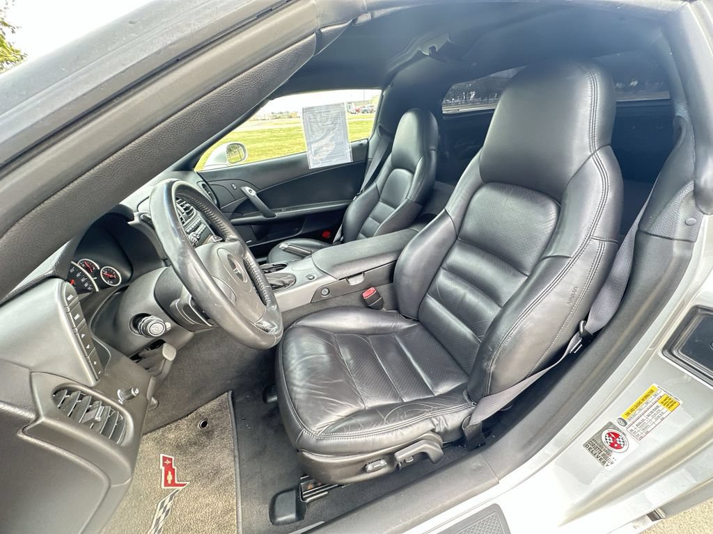Used 2006 Chevrolet Corvette Coupe w/ Preferred Equipment Group RWD image 18