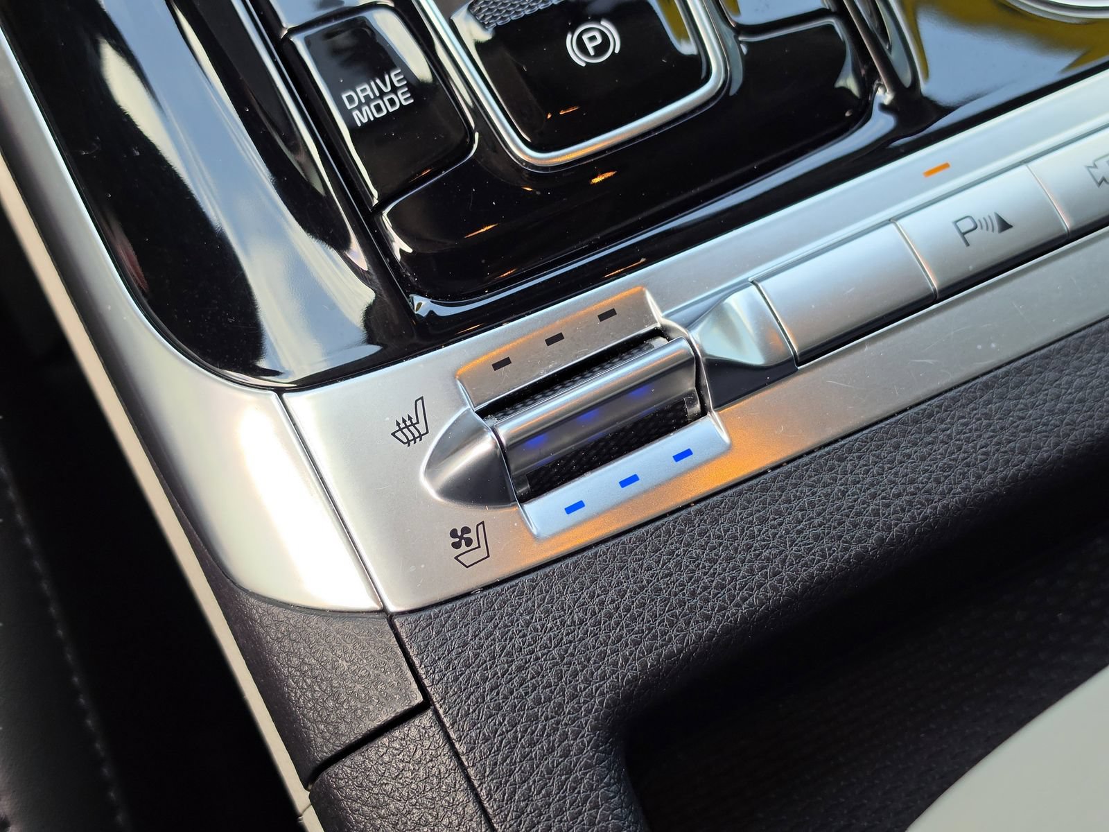 Used 2022 Kia Carnival SX FWD image 29