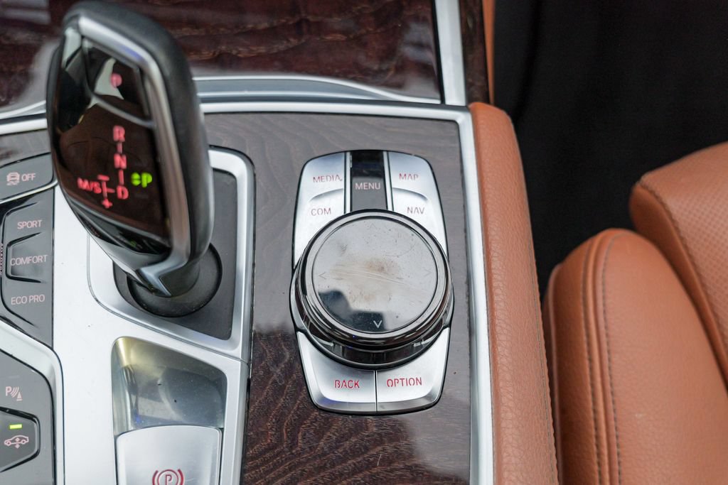 Used 2018 BMW 740i xDrive AWD/4WD image 53