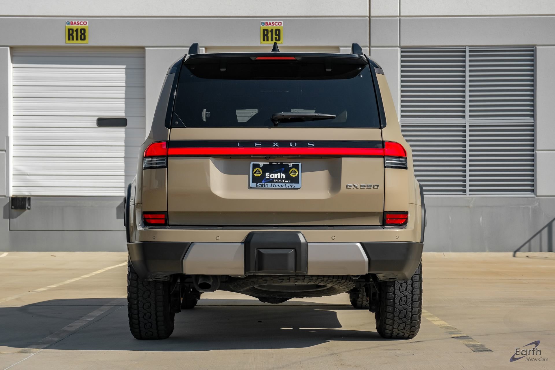 Used 2025 Lexus GX 550 w/ Accessory Package (CT) image 14