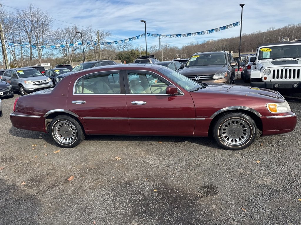 Used 2000 Lincoln Town Car Cartier image 8
